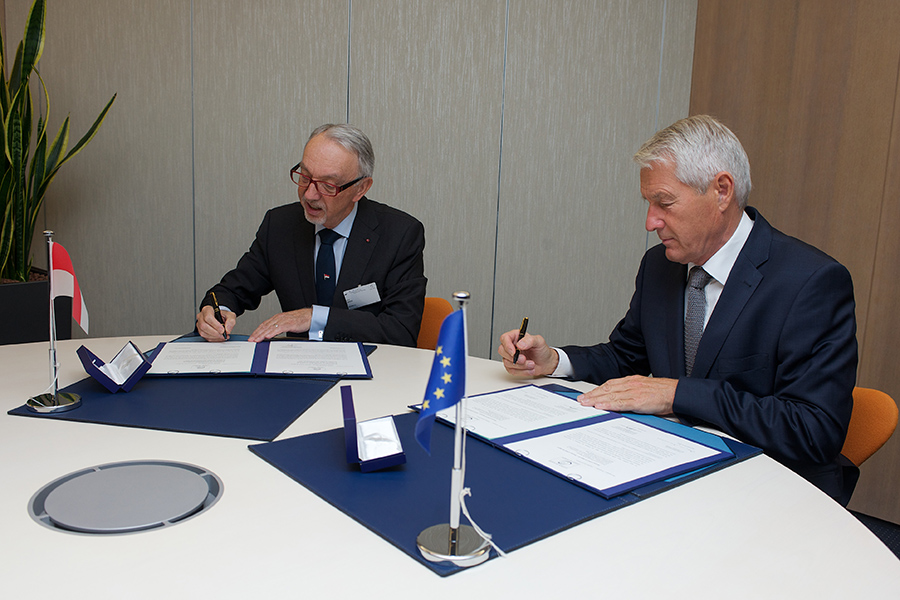 M. José BADIA, Conseiller de Gouvernement pour les Relations Extérieures et la Coopération et M. Thorbjon JAGLAND, Secrétaire Général du Conseil de l'Europe.